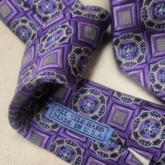 JZ Boulder All Silk Hand Made in USA Medallion Tie - Picture 2 of 5